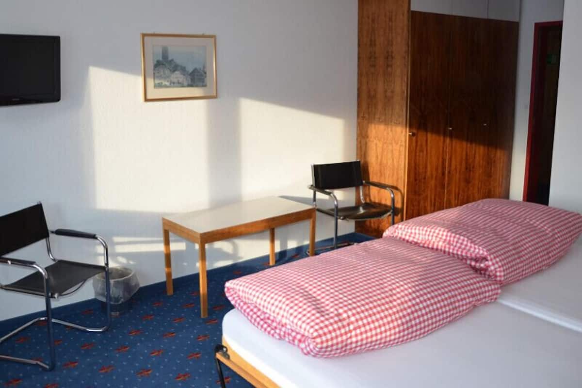 Caja de seguridad en la habitación, wifi gratis y ropa de cama 