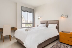 3 chambres, fer et planche à repasser