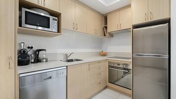 Microwave, dishwasher, cookware/dishes/utensils