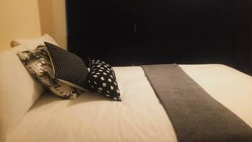 Deluxe Double Room | Soundproofing, free WiFi, bed sheets