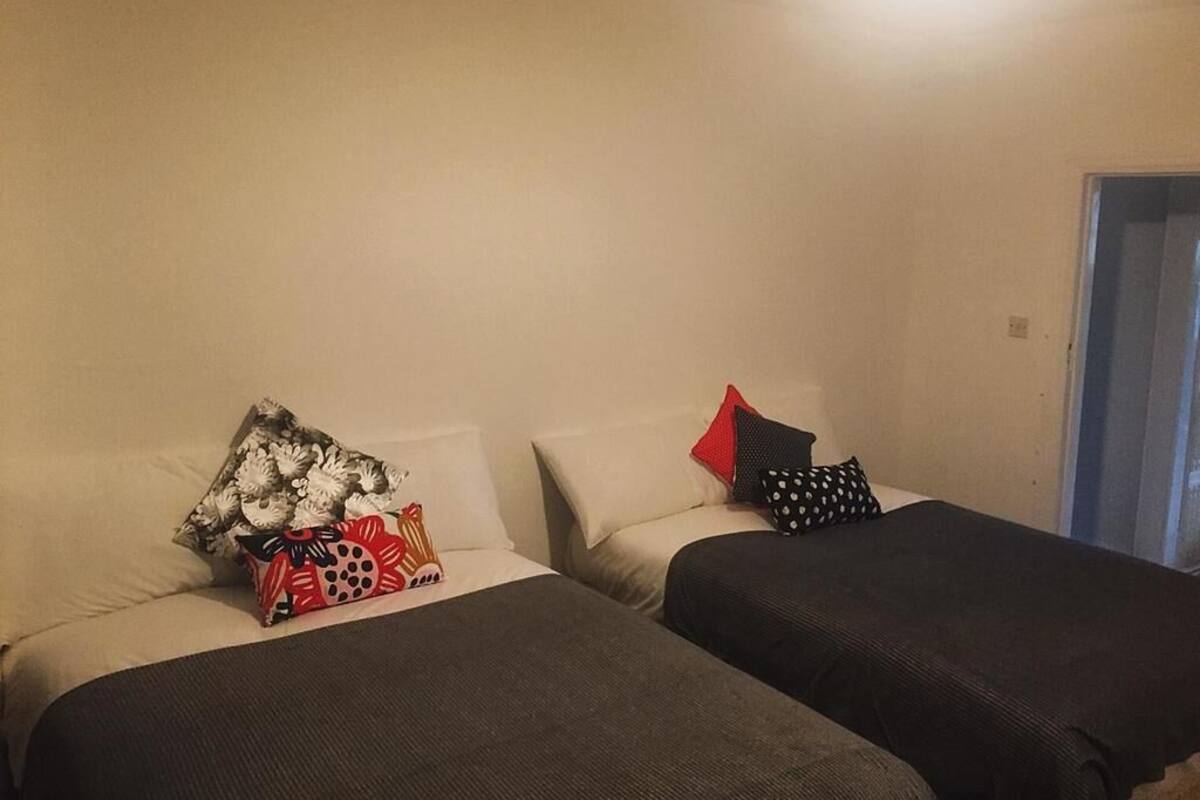 Soundproofing, free WiFi, bed sheets