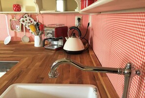 Kühlschrank, Herdplatte, Geschirrspüler