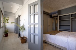 Apartamento superior, 1 habitación, balcón | Cortinas opacas y sistema de insonorización