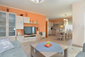 TV - Apartment 1772/20351 (Istria - Pula), 4000m from the beach (Pula)