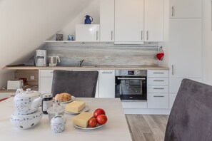 Fridge, oven, stovetop, dishwasher - Upper floor apartment (new building, completion 12-2019) with a small balcony (Carolinensiel)