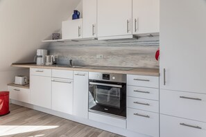 Kühlschrank, Ofen, Herdplatte, Geschirrspüler