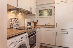 Kühlschrank, Ofen, Herdplatte, Geschirrspüler