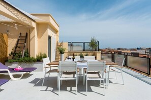 Outdoor dining - Solemar Sicilia   Maison Brigitte (Santa Flavia)