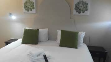 Elite Double Room, 1 Double Bed | Free minibar items, in-room safe, desk, soundproofing