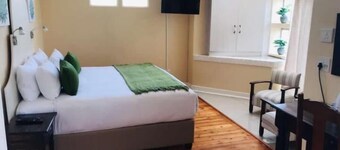 เดอะโฮลลี่ฮิลบีแอนด์บี