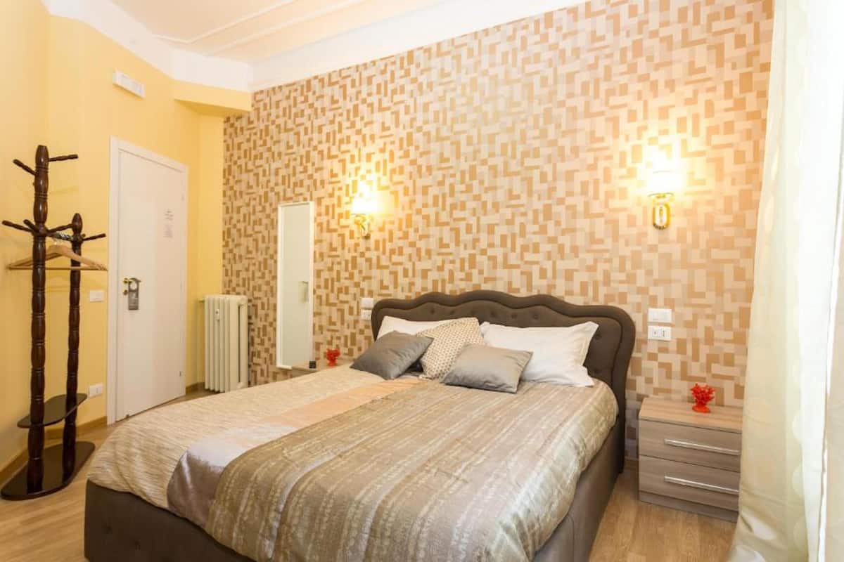 Double Room | 1 bedroom, minibar, in-room safe, desk