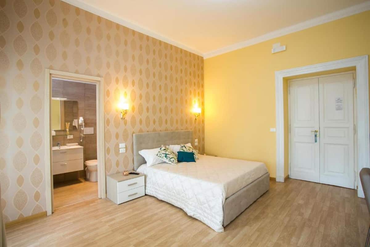 Suite, Balcony | 1 bedroom, minibar, in-room safe, desk