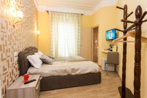 Double Room | Minibar, in-room safe, desk, blackout curtains - BQ House Castello Luxury Rooms (Rome)