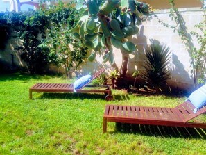 Property grounds - Apartment sleeps 4 in a villa 100m from the sandy sea (Torre Chianca)