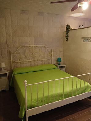 1 slaapkamer, een strijkplank/strijkijzer, rolstoeltoegankelijk