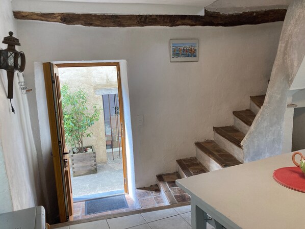 Interior - Dovecote of the 19th of 45m2, fully restored. (Roquesteron)