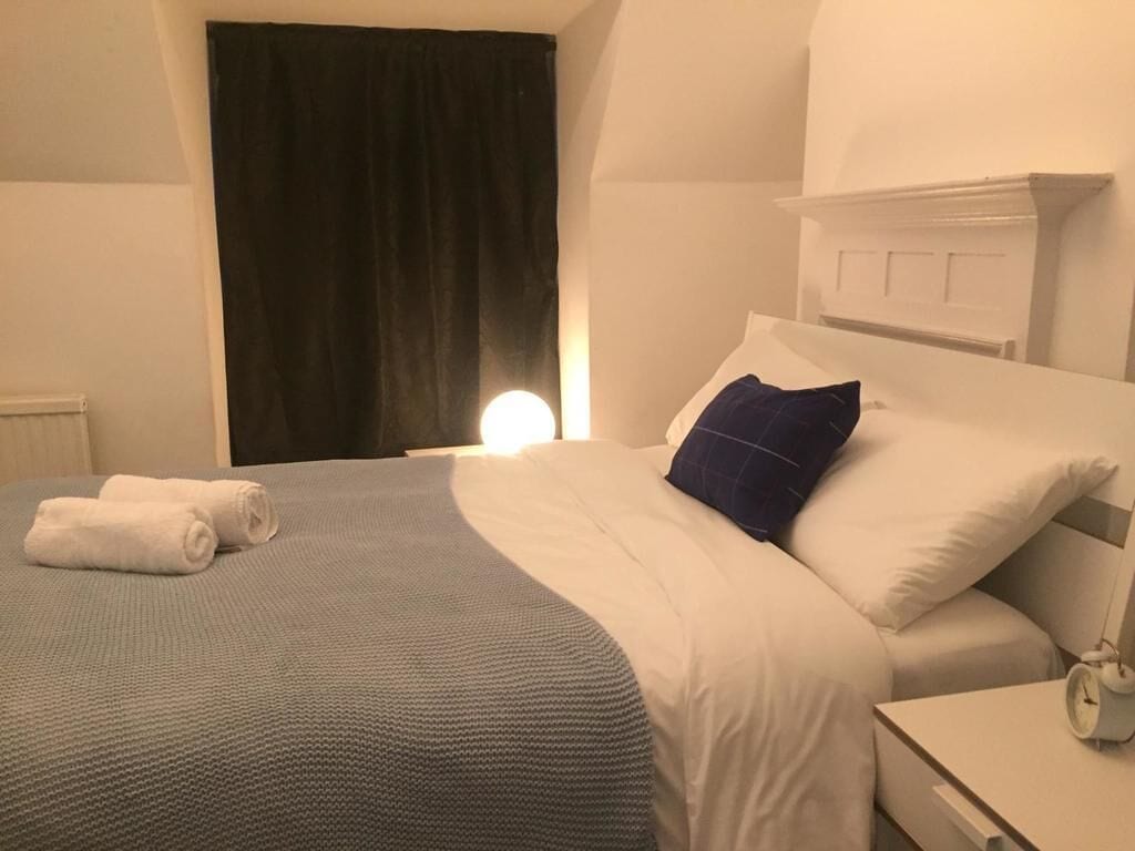 Deluxe Double Room with Bath | Soundproofing, free WiFi, bed sheets
