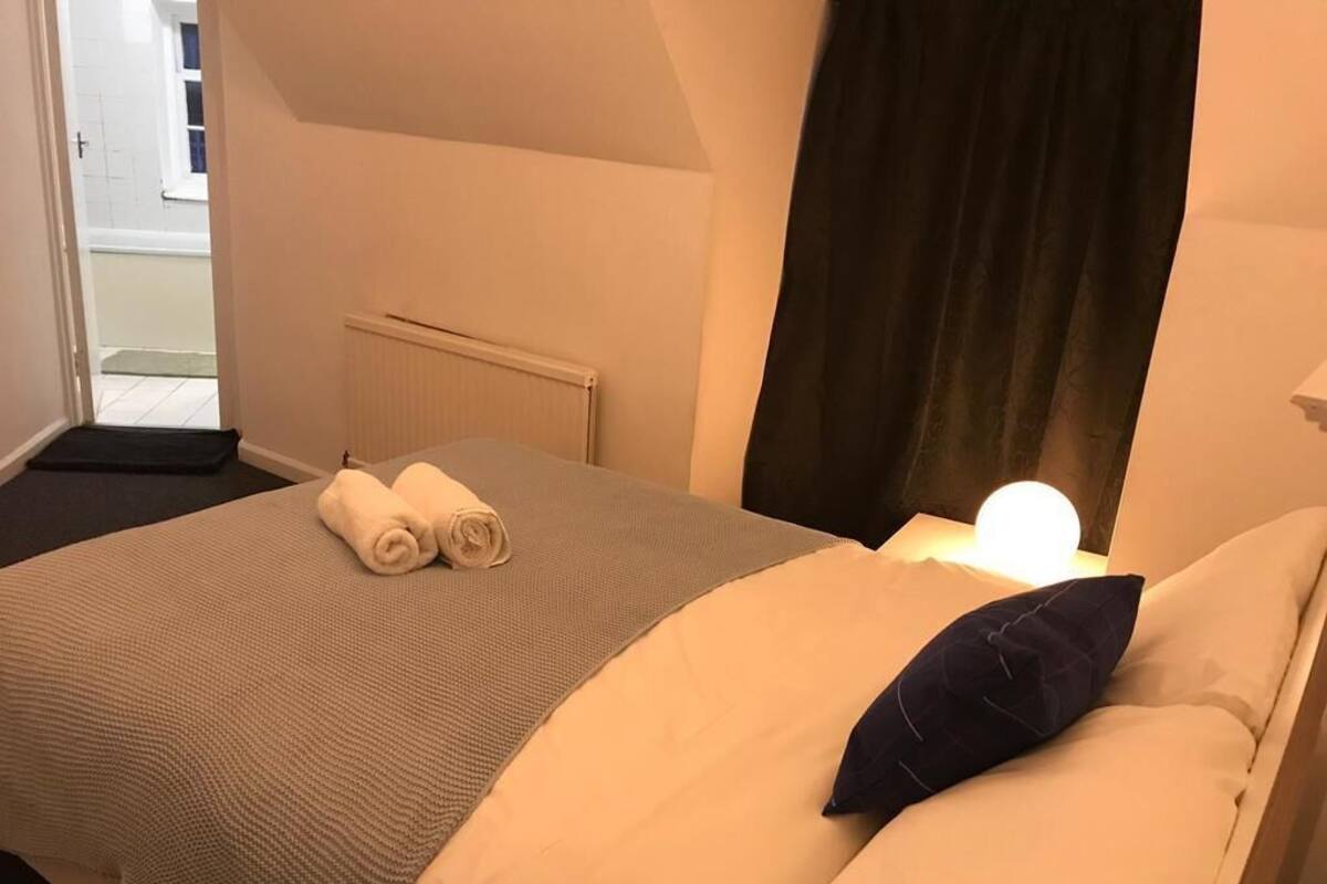 Deluxe Double Room with Bath | Soundproofing, free WiFi, bed sheets