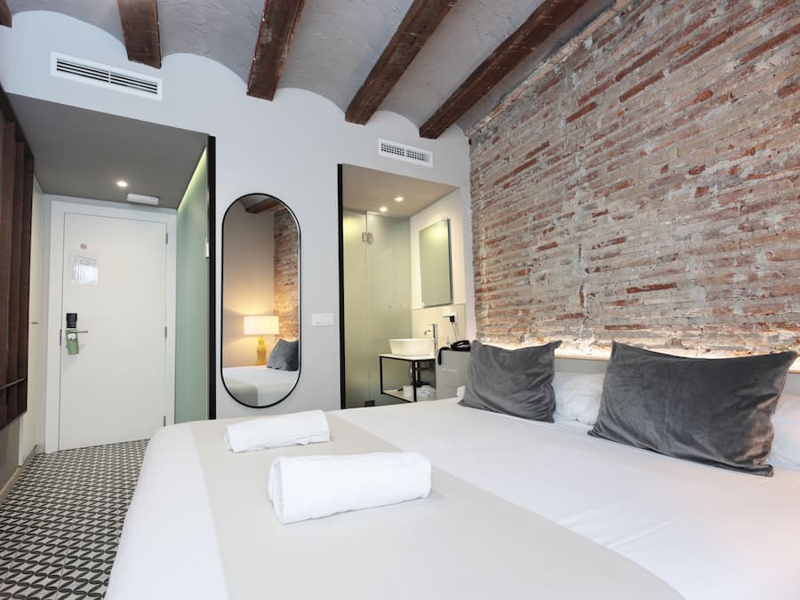 Coffres-forts dans les chambres, bureau, Wi-Fi gratuit, draps fournis