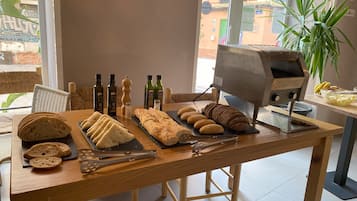 Breakfast, lunch, dinner served; Mediterranean cuisine