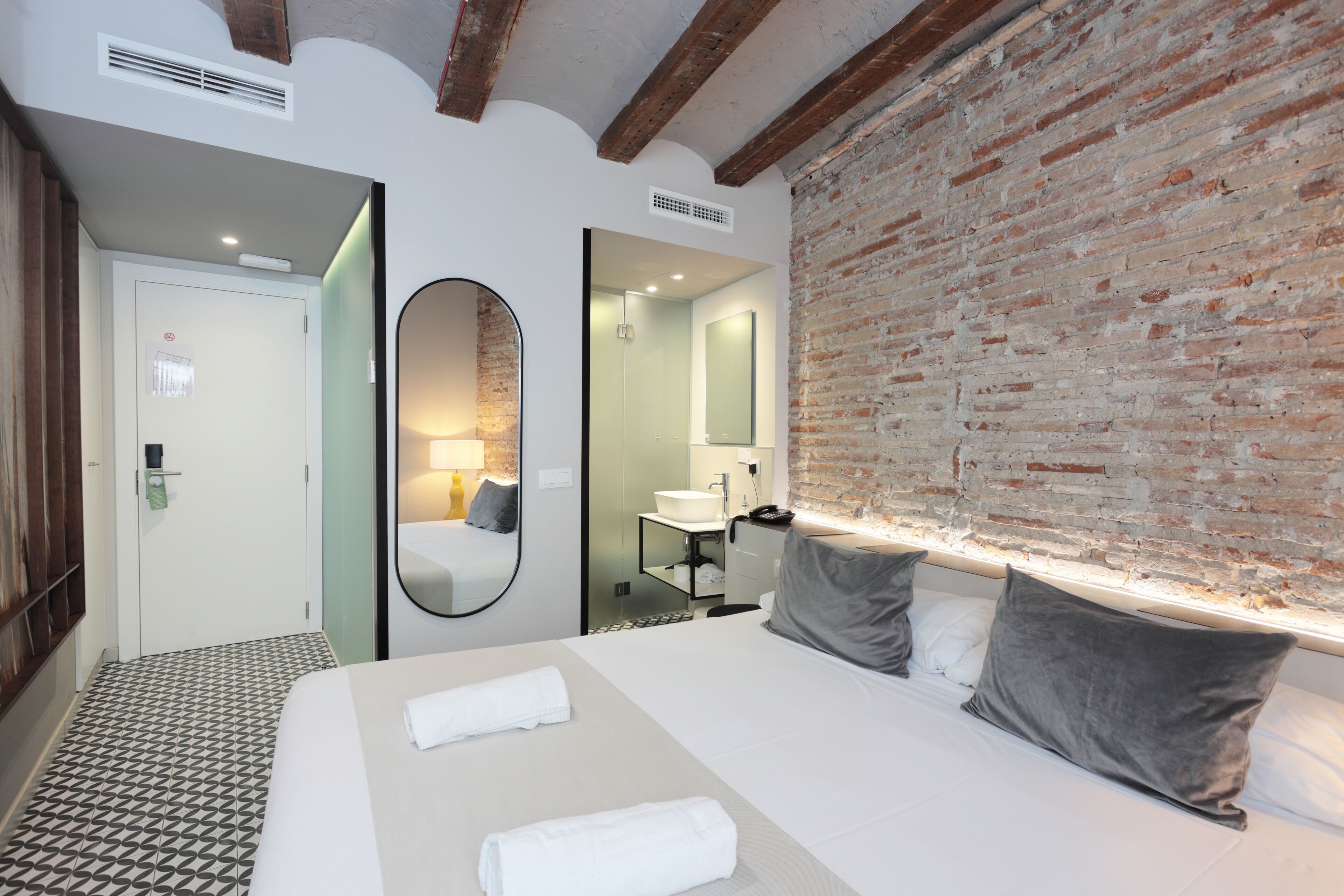 double or twin room | 1 bedroom, in-room safe, desk, free wifi