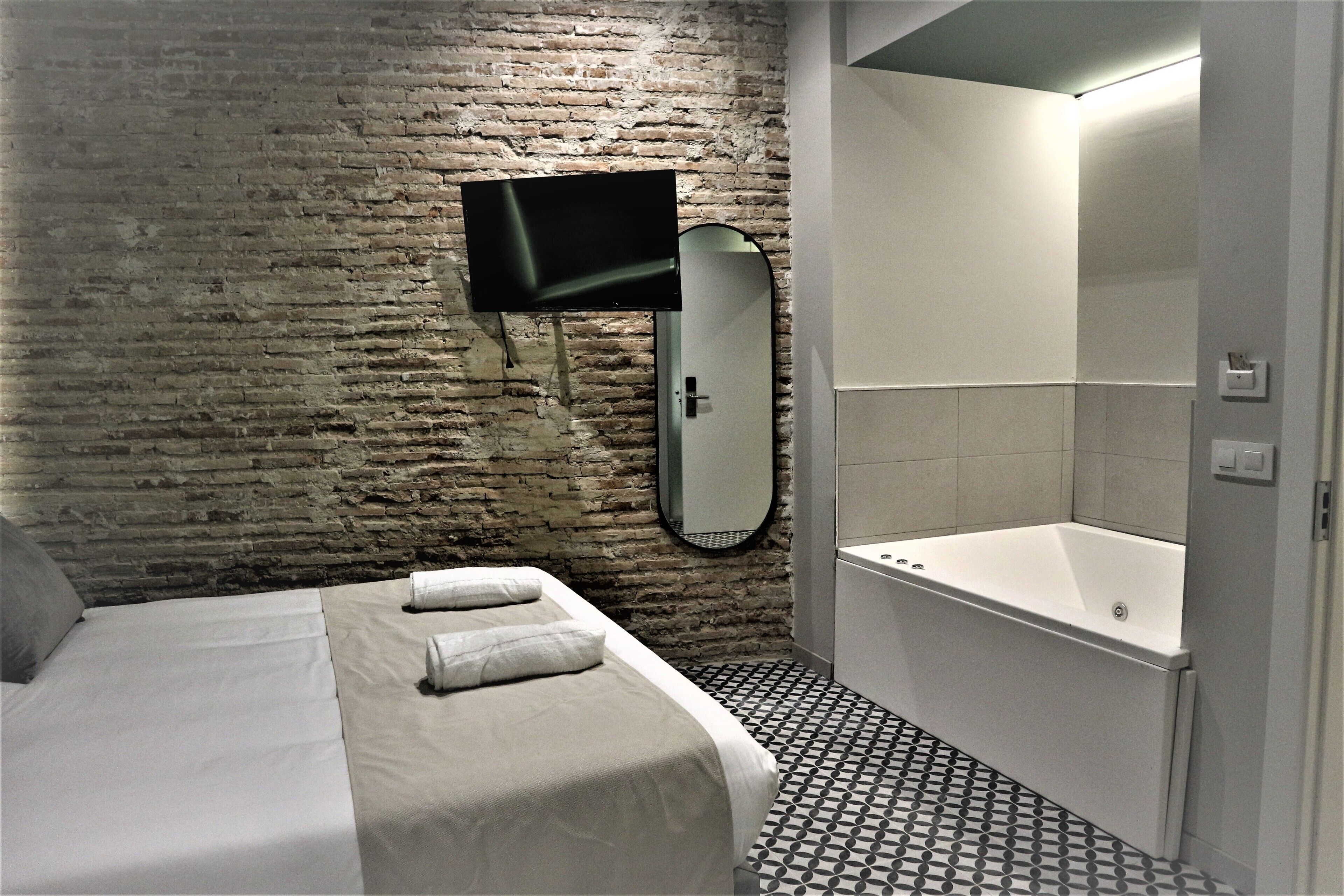 double room, hot tub | private spa tub