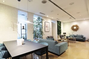 Quầy tiếp tân