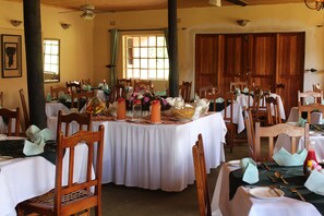 Desayuno inglés diario (USD 15 por persona)