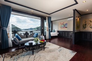 Lan Ha Grand Suite, 2D1N or 3D2N | Living area - La Regina Grand Cruise (Ha Long)