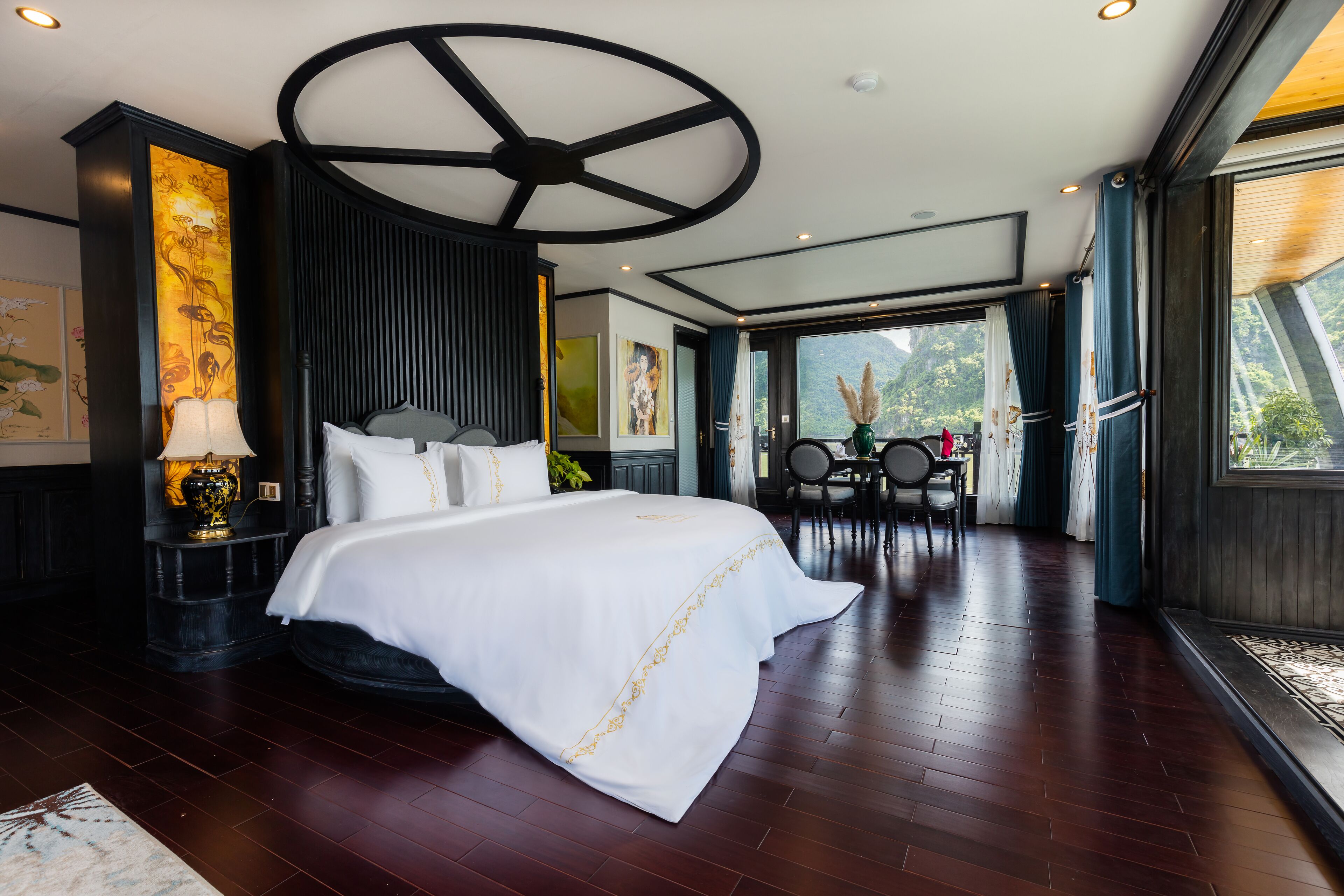 Lan Ha Grand Suite, 2D1N or 3D2N | Minibar, in-room safe, desk, blackout drapes