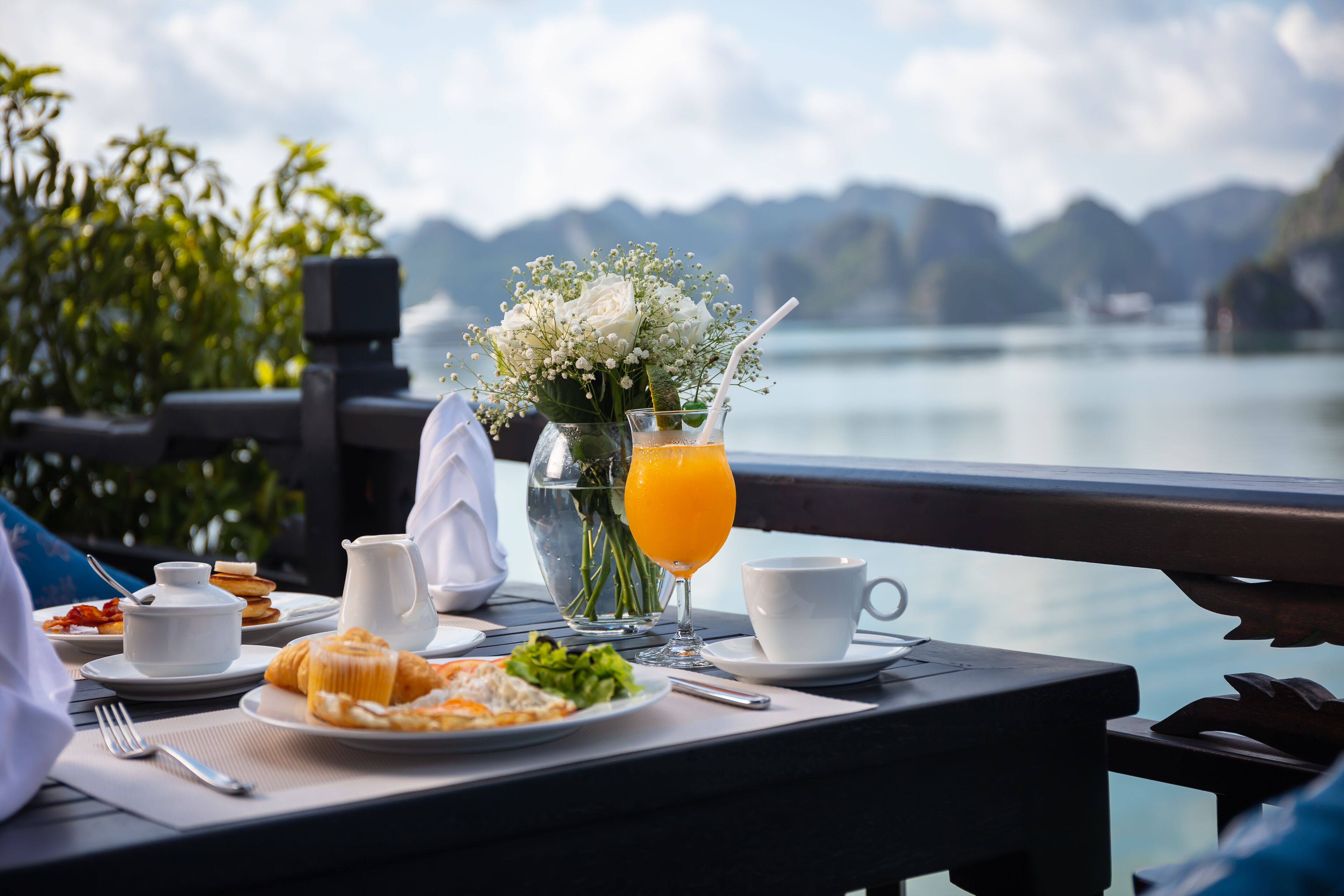 Free daily buffet breakfast