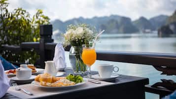 Free daily buffet breakfast