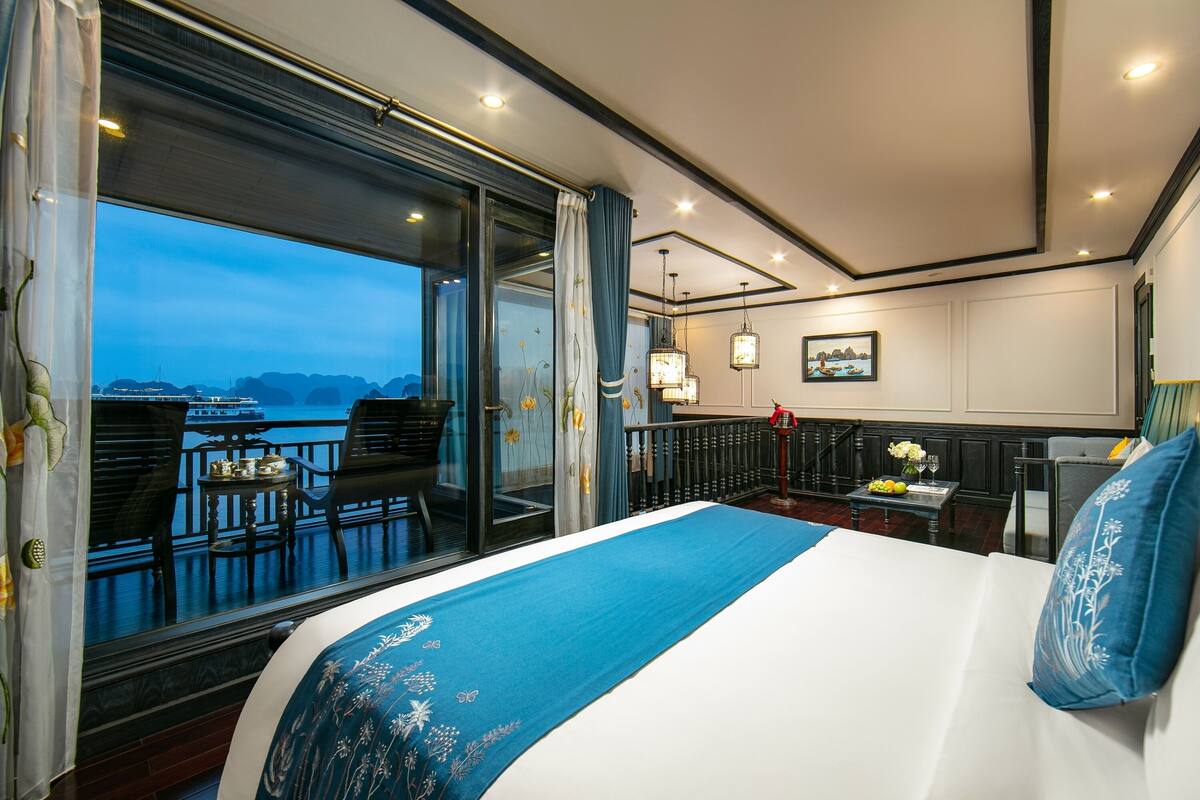 Toetasjesleilighet – panorama, 1 kingsize-seng, balkong, havutsikt | Minibar, safe på rommet, skrivebord og blendingsgardiner