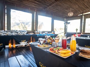 Colazione a buffet a pagamento, servita tutte le mattine 