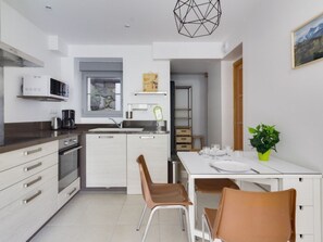 Microwave, oven, stovetop, coffee/tea maker