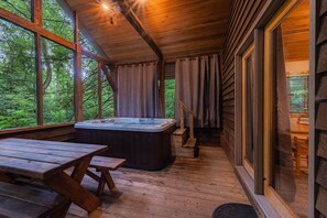 Indoor spa tub