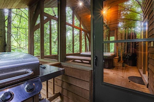 Romantic Cabin 1 with Hot Tub on Screened porch next to National Park