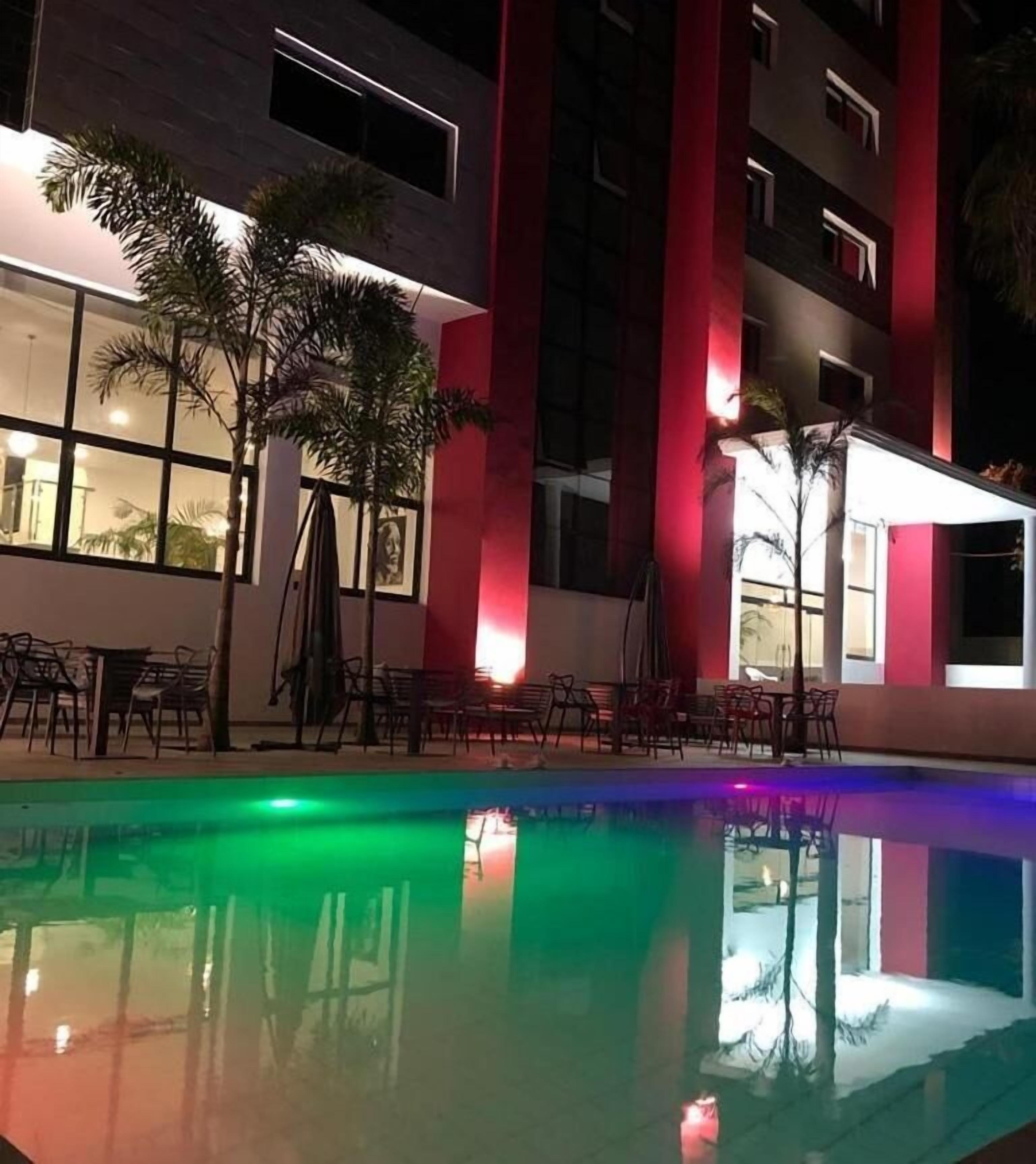 outdoor pool, pool loungers