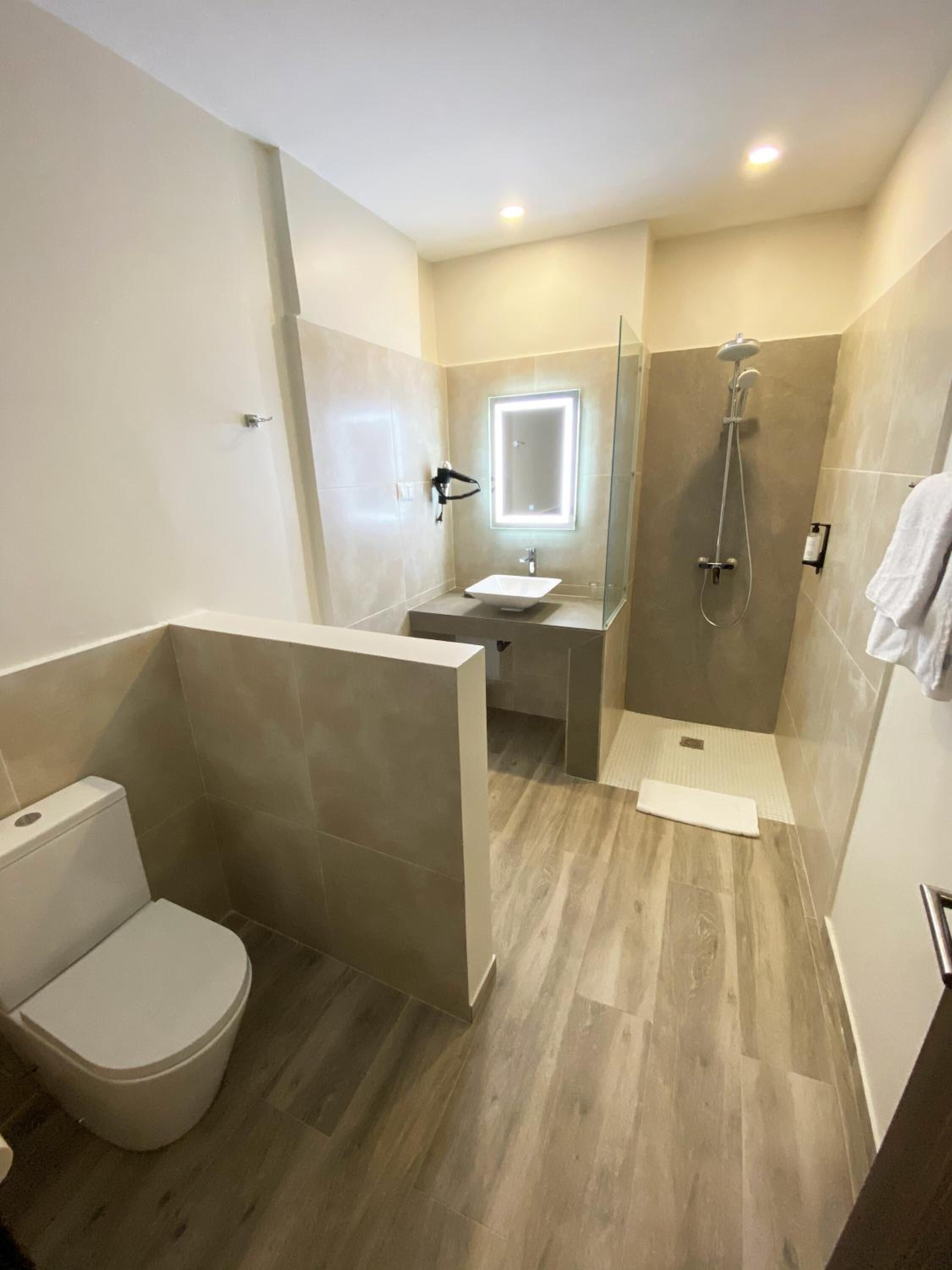 rainfall showerhead, towels, soap, toilet paper