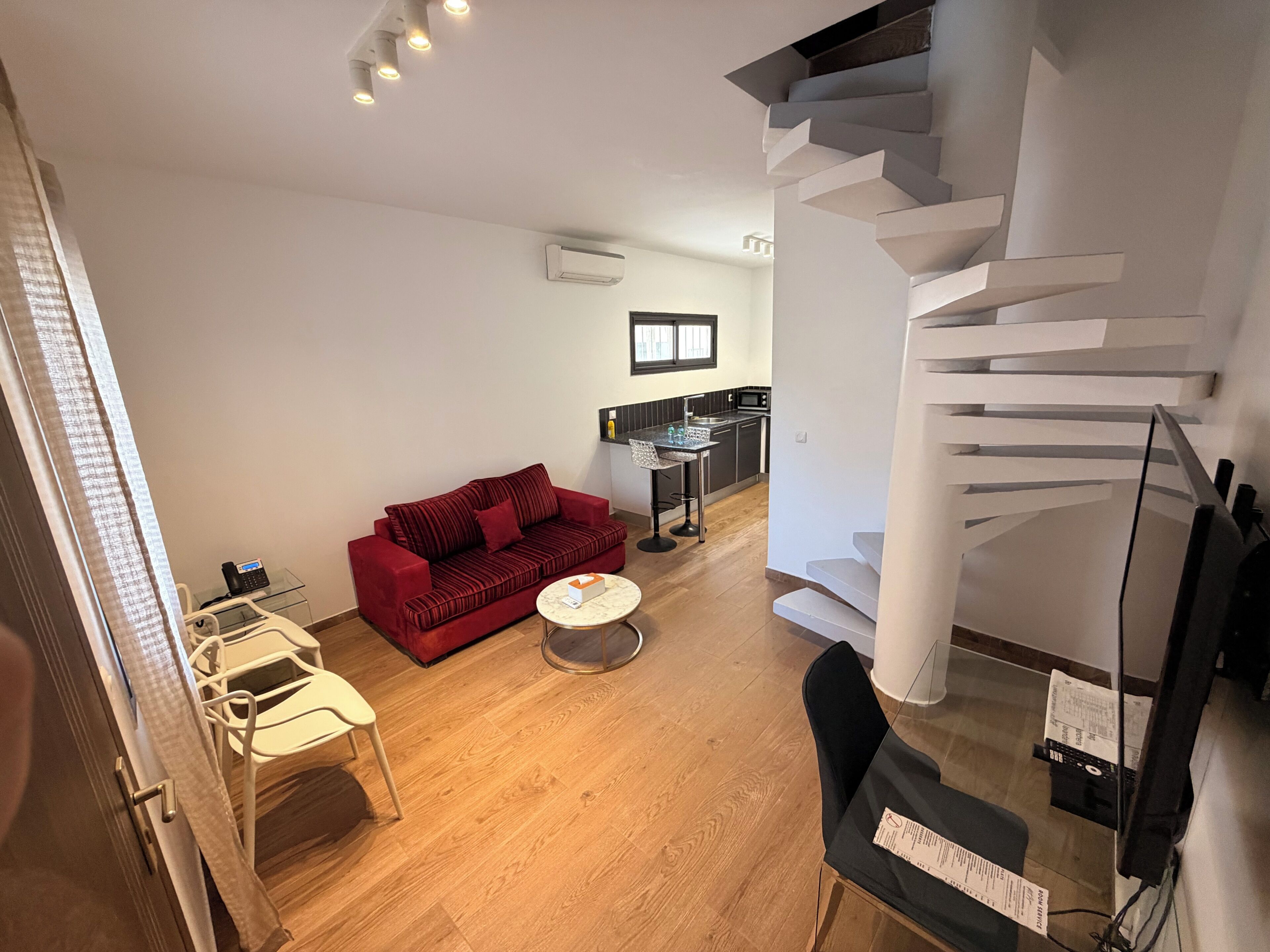 Maisonette | Wohnbereich | Flachbildfernseher