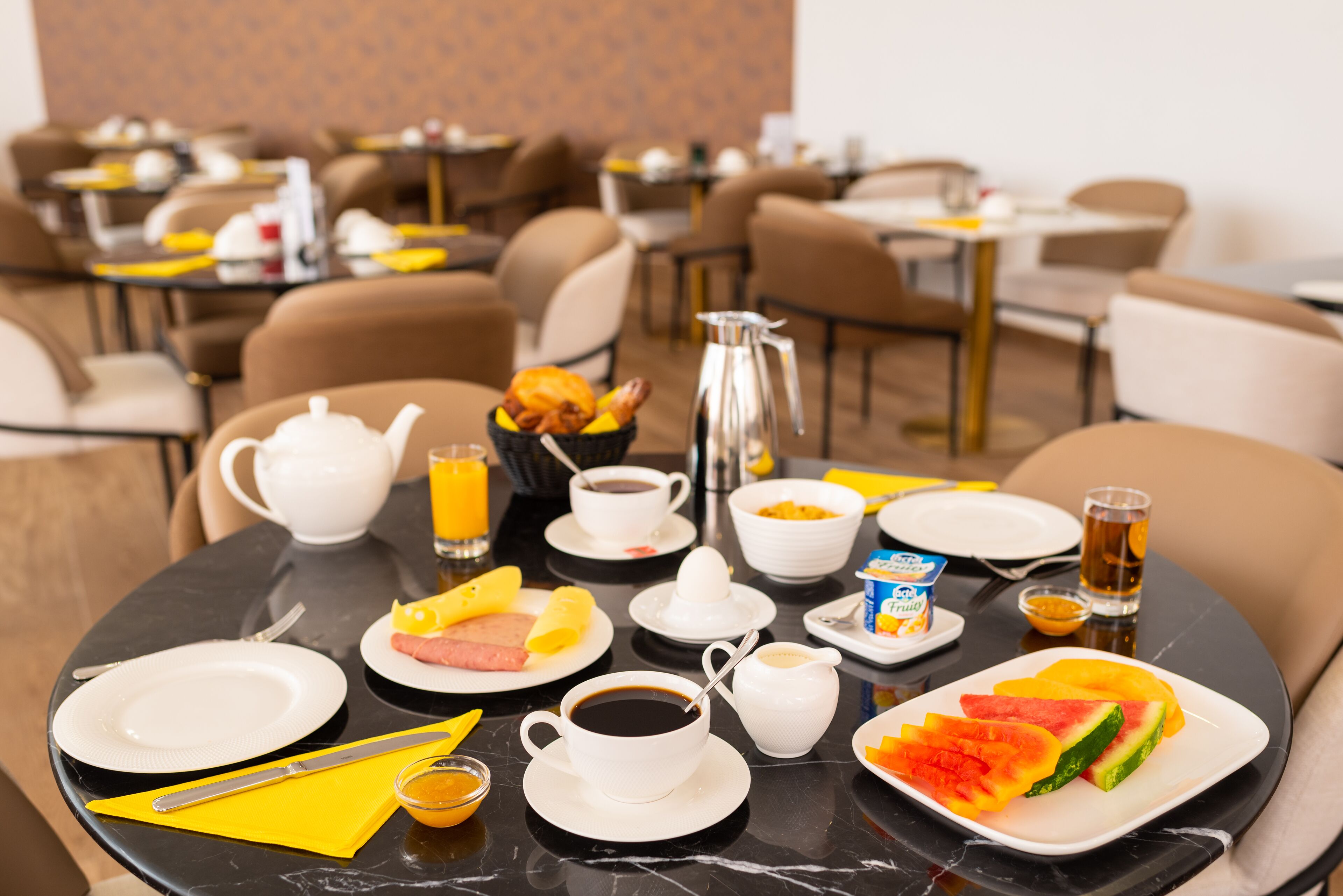 Petit déjeuner buffet (11 XOF par personne)