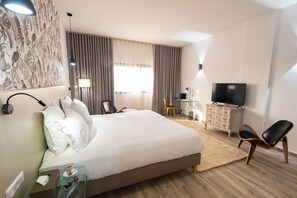 Superior Room | Minibar, in-room safe, desk, blackout drapes - Hotel L'adresse (Dakar)