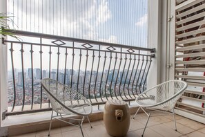 Property grounds - 2-bedroom apartment with spacious city view, indoor&outdoor swimming pools (Thung Ðình)