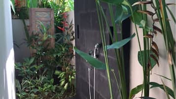 Villa, 4 Bedrooms | Bathroom | Shower, hair dryer, towels, soap