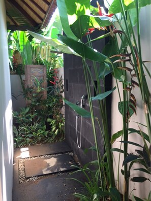 Villa, 4 Bedrooms | Bathroom | Shower, hair dryer, towels, soap - Villa Kuda Sambrani (Kerobokan)