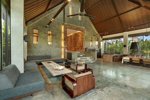 Villa, 4 Bedrooms | Living room