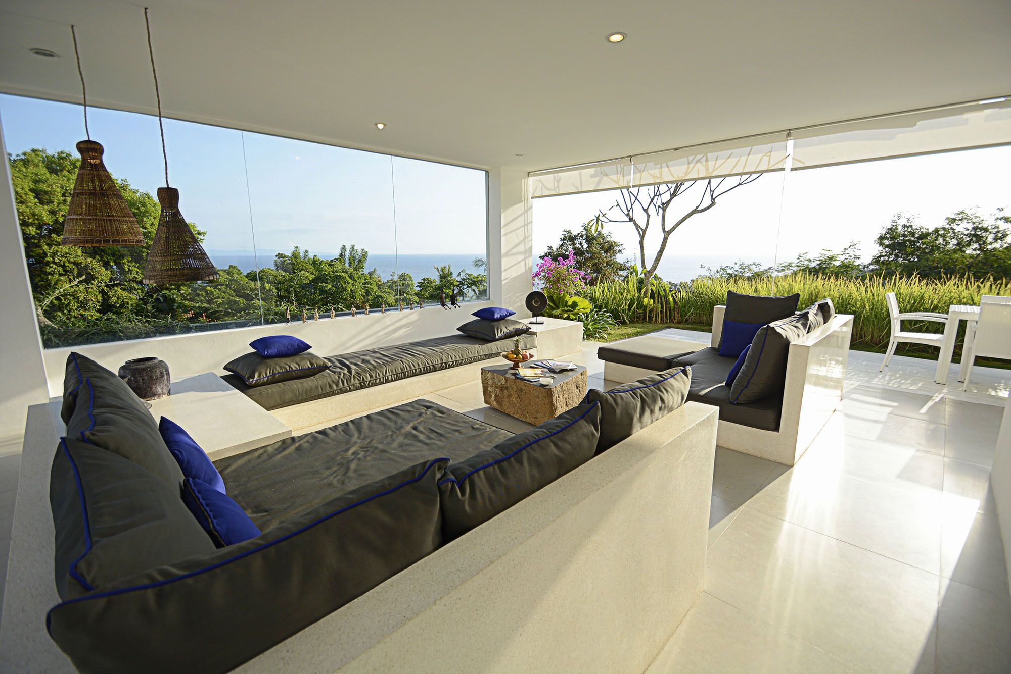 Vila Deluks, 5 kamar tidur, pemandangan samudra, menghadap laut | Ruang keluarga | TV LCD