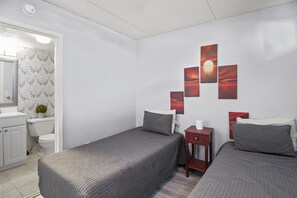 2 chambres, fer et planche à repasser, Wi-Fi gratuit, draps fournis