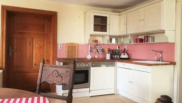 Fridge, stovetop, dishwasher, coffee/tea maker