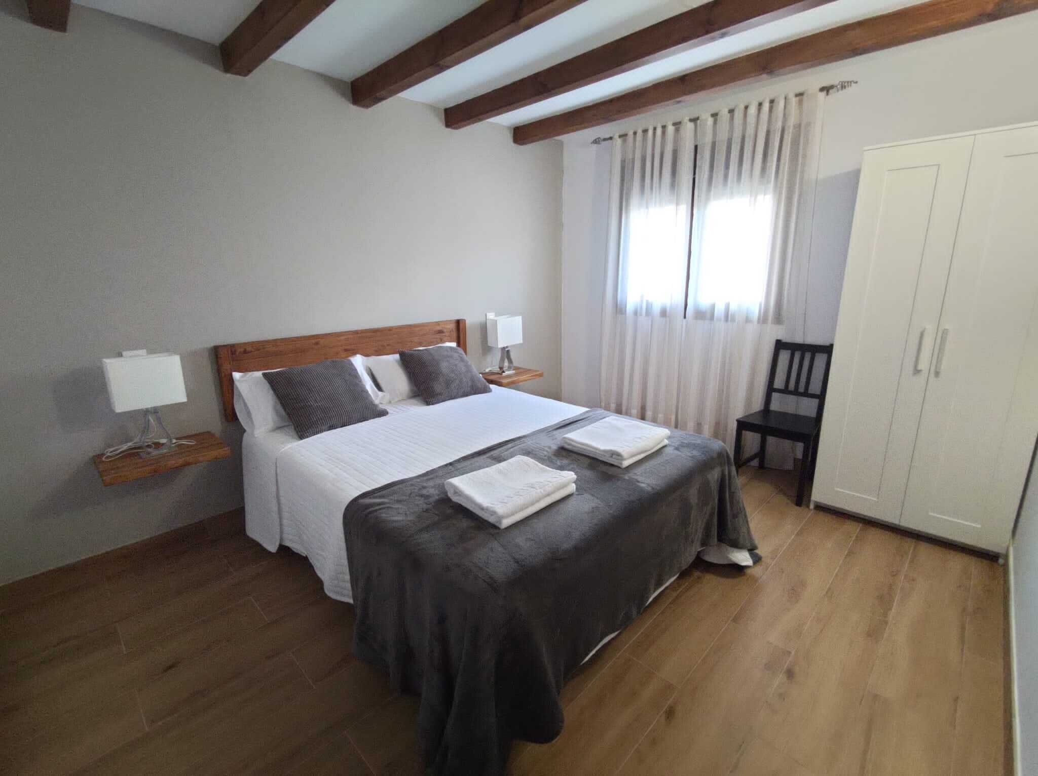 2 chambres, fer et planche à repasser, Wi-Fi, draps fournis
